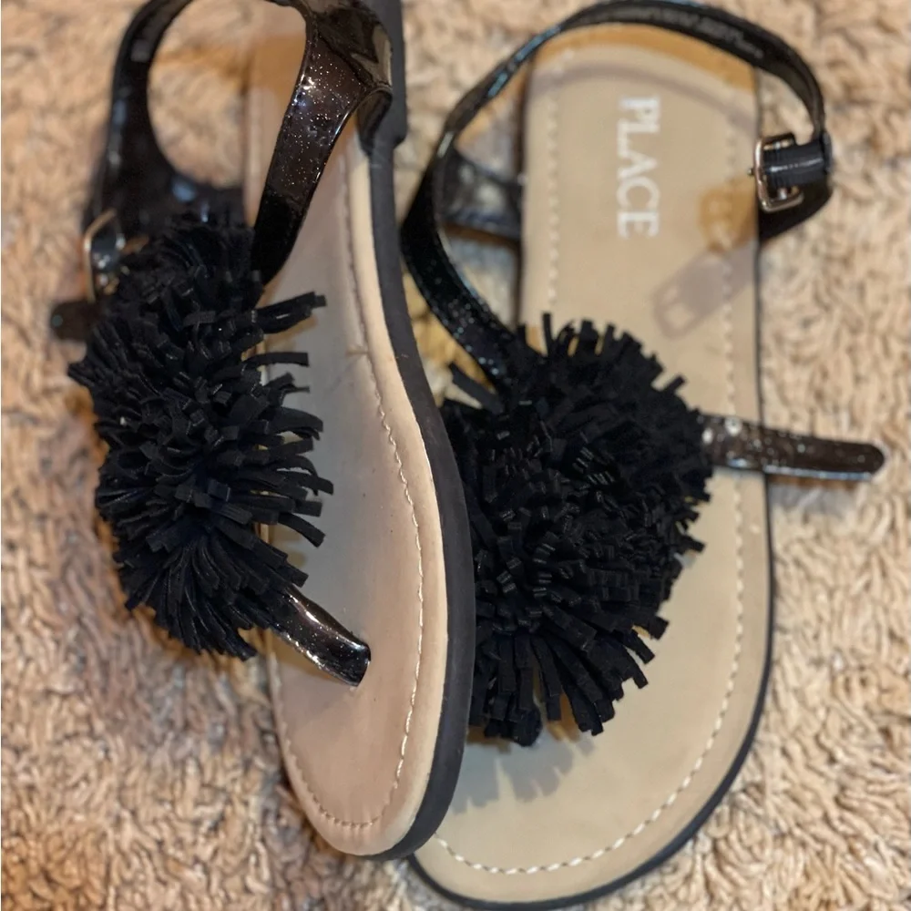 The Children’s Place girls size 2 sandals
